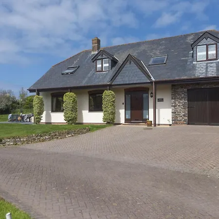 Holiday home April Polzeath
